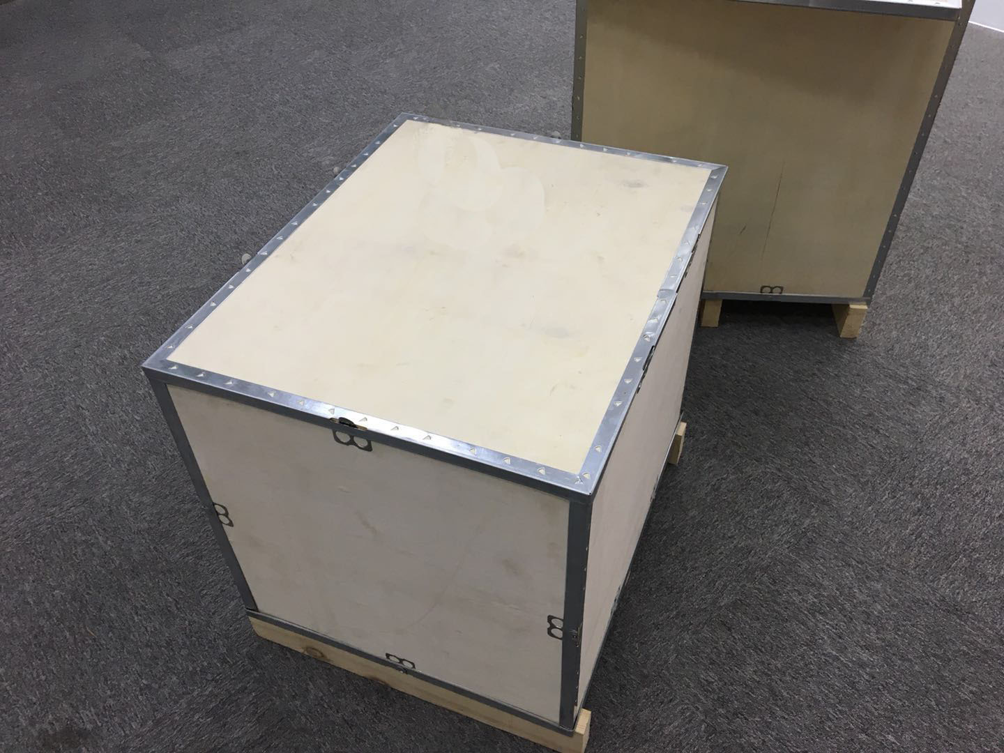 鋼邊箱的生產制作需要哪些設備？